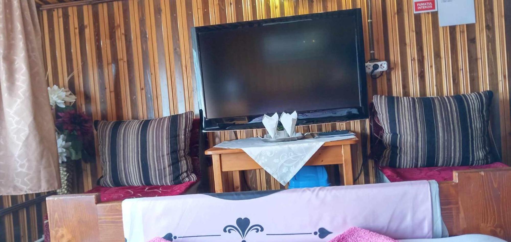 Hostel Intim 95 Ron Bîrlad Dış mekan fotoğraf