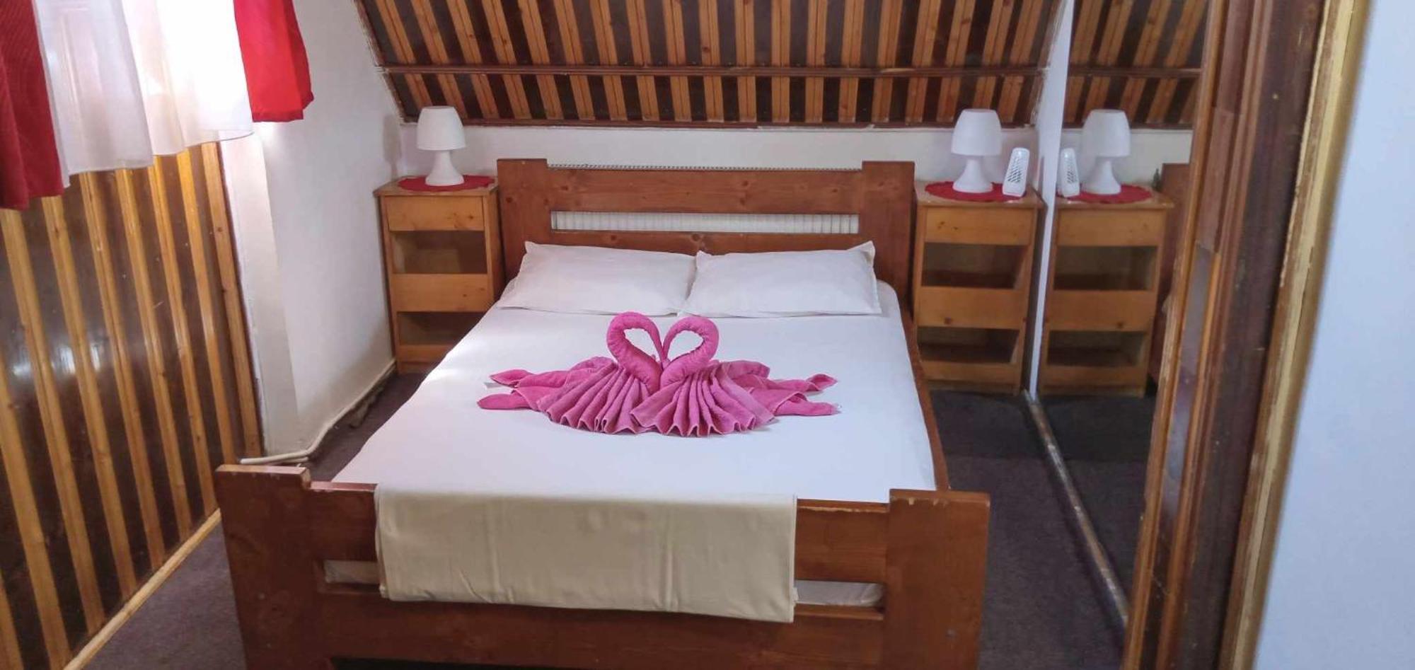 Hostel Intim 95 Ron Bîrlad Dış mekan fotoğraf